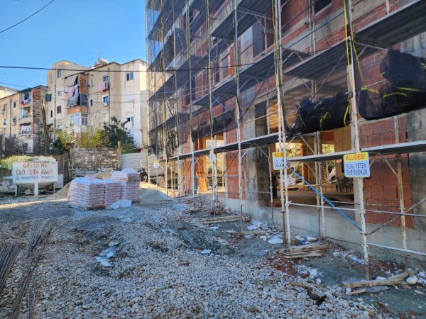 Tirane, shitet dyqan Kati 0, 48 m² 