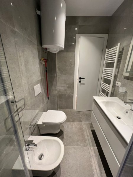 Tirane, jepet me qera apartament 2+1 Kati 7, 84 m² 700 € (Fusha e Aviacionit, Bar Kafe Malboro)