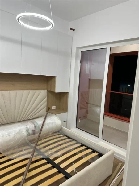 Tirane, jepet me qera apartament 1+1 Kati 3, 50 m² 420 € (Rruga Pasho Hysa)