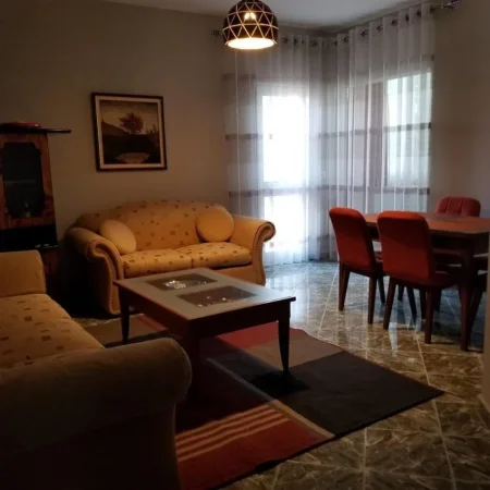 Tirane, jepet me qera apartament 2+1 Kati 1, 106 m² 600 € (Rruga Mine Peza)