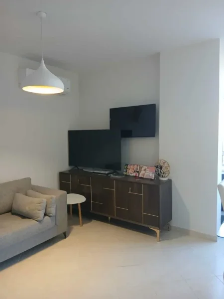 Tirane, jepet me qera apartament 2+1 Kati 2, 95 m² 900 € (Rruga Marko Bocari)