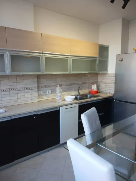 Tirane, jepet me qera apartament 2+1 Kati 2, 95 m² 900 € (Rruga Marko Bocari)