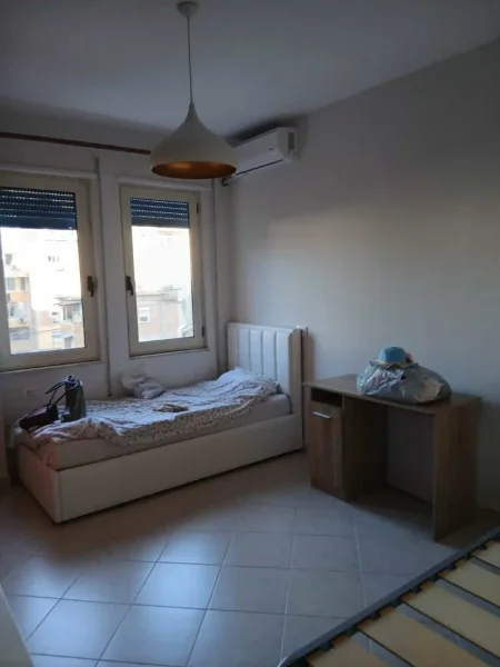 Tirane, jepet me qera apartament 2+1 Kati 2, 95 m² 900 € (Rruga Marko Bocari)