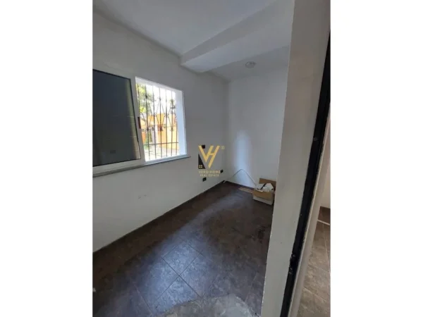 Tirane, jepet me qera dyqan Kati 0, 65 m² 600 € (zogu i zi)