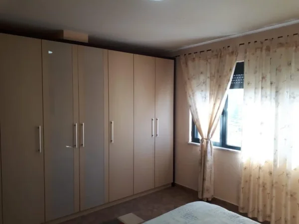 Tirane, jepet me qera apartament 1+1 Kati 9, 65 m² 600 € (Sheshi Wilson ,Rruga Sami Frasheri)