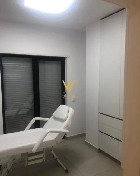 Tirane, jepet me qera zyre Kati 10, 116 m² 750 € (SELVIA)