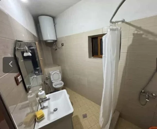 Tirane, jepet me qera apartament 2+1 Kati 2, 125 m² 450 € (Rruga Sadik Petrela)