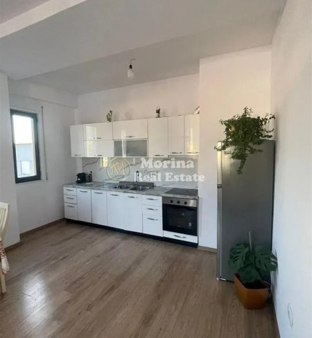 Tirane, jepet me qera apartament 2+1 Kati 8, 100 m² 700 € (Xhamlliku)