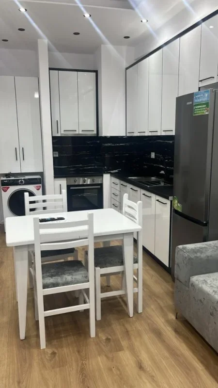 Tirane, jepet me qera apartament 1+1 Kati 2, 60 m² 450 € (Kompleksi Mangalem)