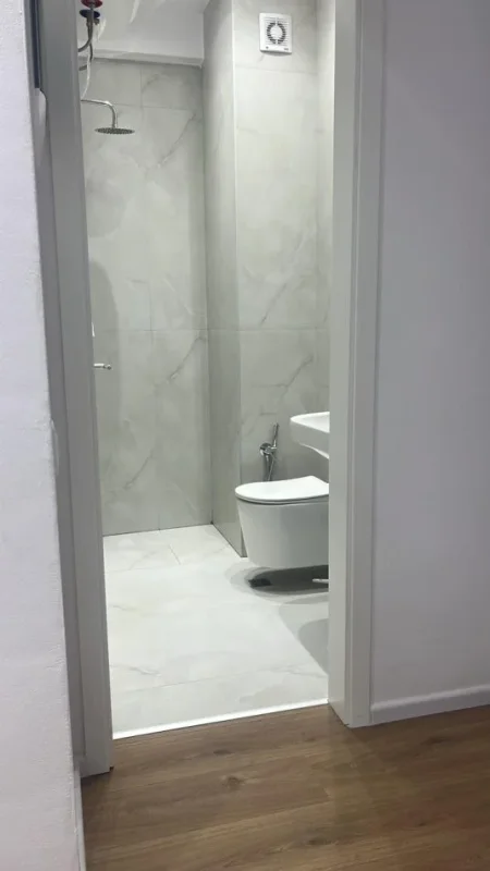 Tirane, jepet me qera apartament 1+1 Kati 2, 60 m² 450 € (Kompleksi Mangalem)