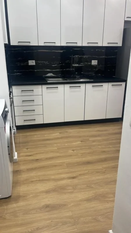 Tirane, jepet me qera apartament 1+1 Kati 2, 60 m² 450 € (Kompleksi Mangalem)