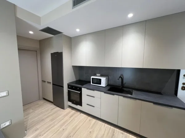 Tirane, jepet me qera apartament 1+1 Kati 5, 65 m² 600 € (Rruga Jordan Misja)