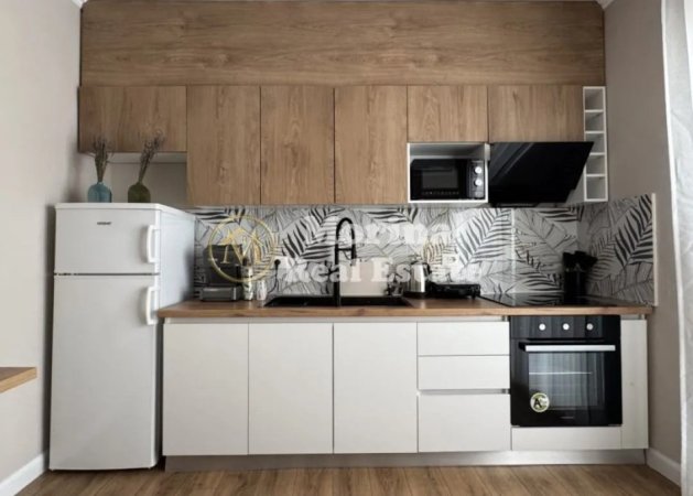 Tirane, jepet me qera apartament 2+1+Ballkon Kati 2, 80 m² 1.200 € (Rruga e Durresit)