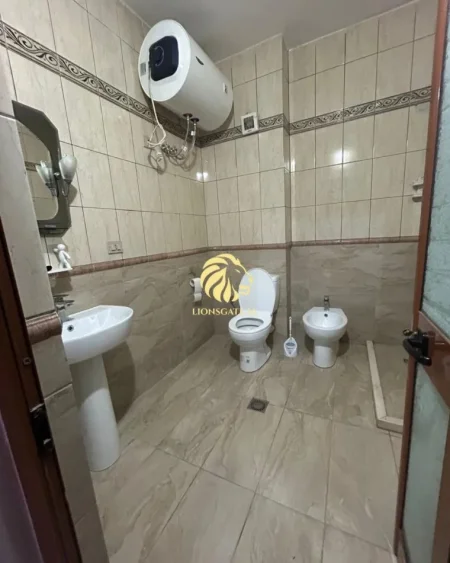 Tirane, jepet me qera apartament 2+1+Ballkon , 83 m² 500 € 