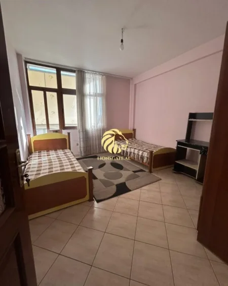 Tirane, jepet me qera apartament 2+1+Ballkon , 83 m² 500 € 