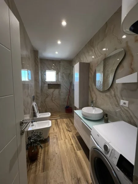 Tirane, jepet me qera apartament 2+1+Aneks+Ballkon Kati 5, 75 m² 700 € 