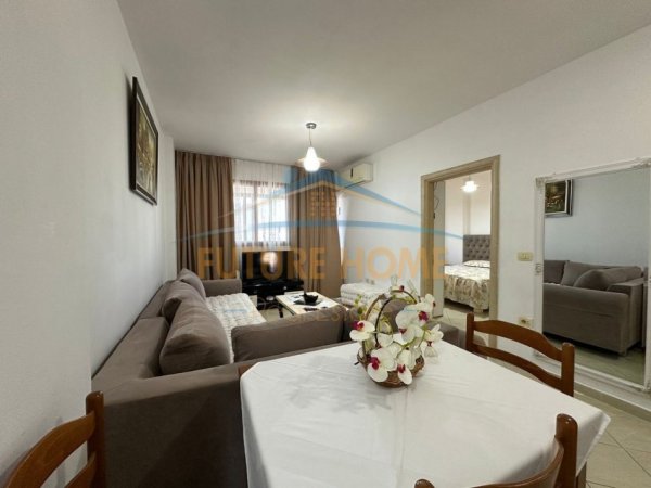 Tirane, jap me qera apartament 1+1 Kati 6, 60 m² 500 € (kompleksi grand)