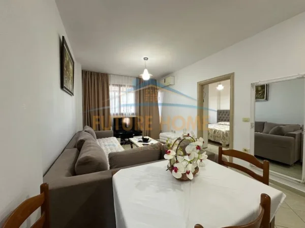 Tirane, jap me qera apartament 1+1 Kati 6, 60 m² 500 € (kompleksi grand)