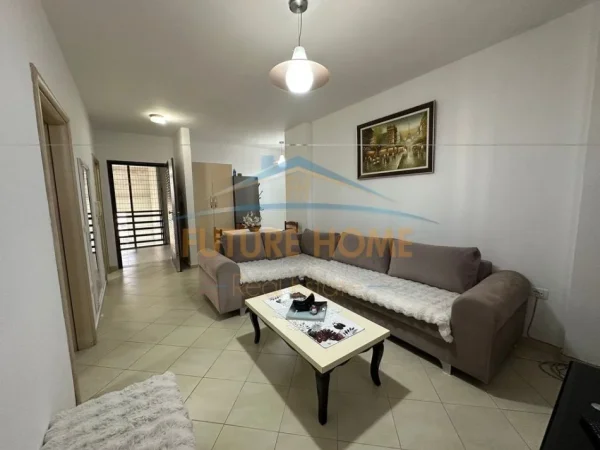 Tirane, jap me qera apartament 1+1 Kati 6, 60 m² 500 € (kompleksi grand)