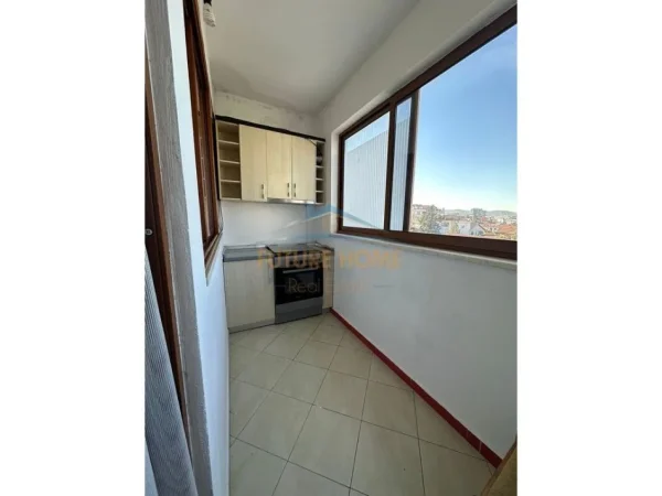Tirane, jap me qera apartament 1+1 Kati 6, 60 m² 500 € (kompleksi grand)