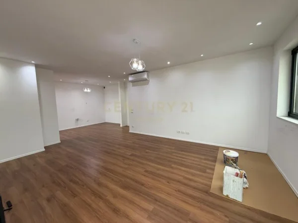 Tirane, jepet me qera zyre Kati 5, 130 m² 600 € (Rezidenca Future Home) Astir