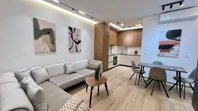 Me Qera : 1+1📍Zogu i Zi (Prane Ring Center) - 75.000 Lek - S.70m² - Pllt.V 2025 || I Pabanuar me Parë & Arreduar me Arkitekt✨️