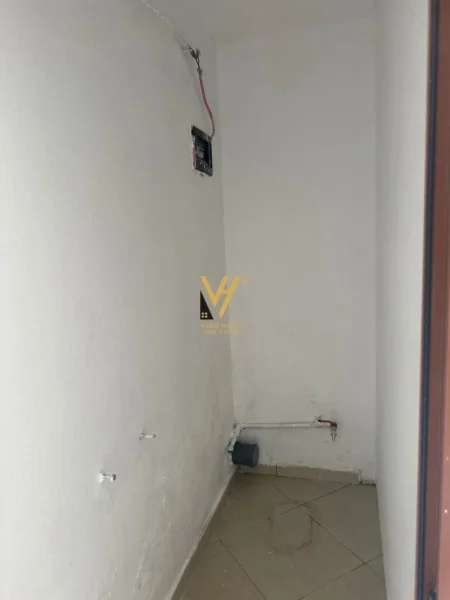 Tirane, jepet me qera ambjent biznesi Kati 0, 140 m² 900 € (RRUGA E KAVAJES)