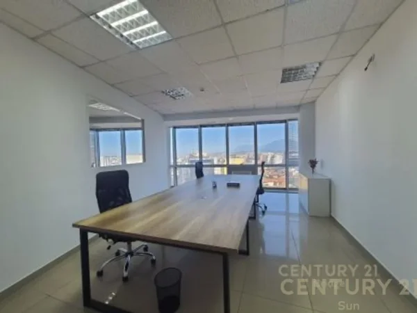 Tirane, jepet me qera zyre Kati 10, 201 m² 2.400 € (rruga e Dibres)