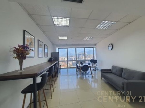 Tirane, jepet me qera zyre Kati 10, 201 m² 2.400 € (rruga e Dibres)