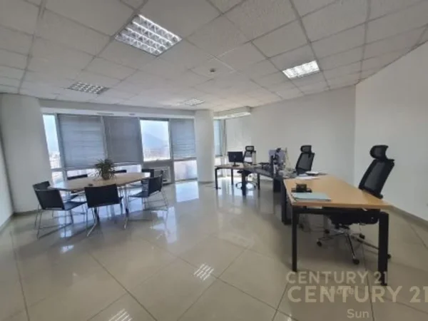 Tirane, jepet me qera zyre Kati 10, 201 m² 2.400 € (rruga e Dibres)