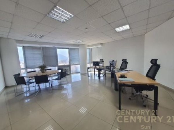 Tirane, jepet me qera zyre Kati 10, 201 m² 2.400 € (rruga e Dibres)