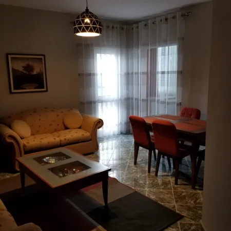 Tirane, jepet me qera apartament 2+1 Kati 1, 106 m² 600 € (mine peza)