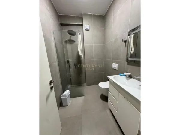 Tirane, jepet me qera apartament 2+1+Ballkon Kati 2, 98 m² 650 € (rruga e dibres)