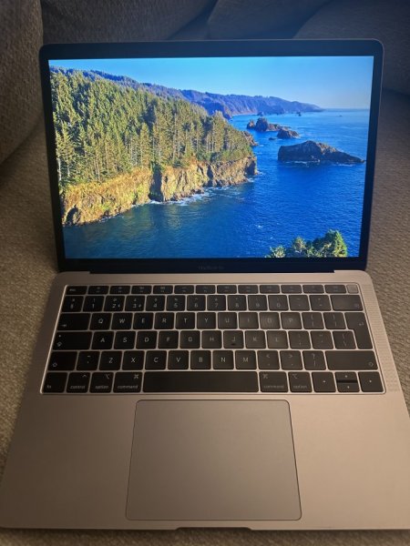 Tirane, shes Laptop Macbook