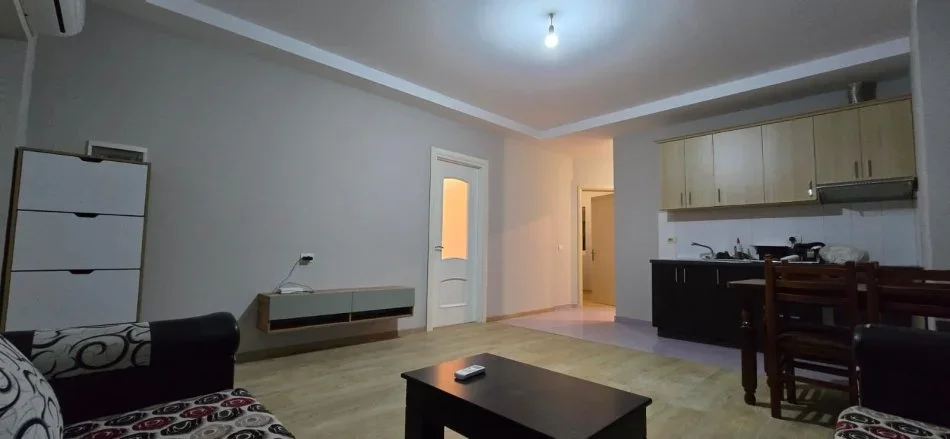 Tirane, jepet me qera apartament 2+1 Kati 1, 80 m² 380 € (sauk)