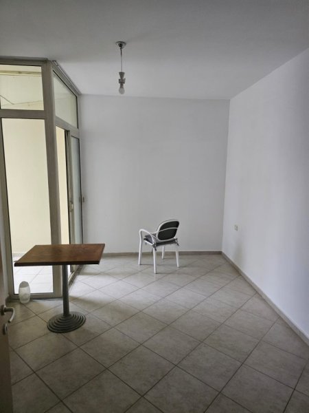 Tirane, jepet me qera apartament 1+1 Kati 3, 77 m² 400 € 