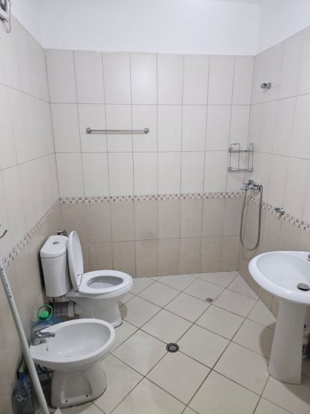 Tirane, jepet me qera apartament 1+1 Kati 3, 77 m² 400 € 