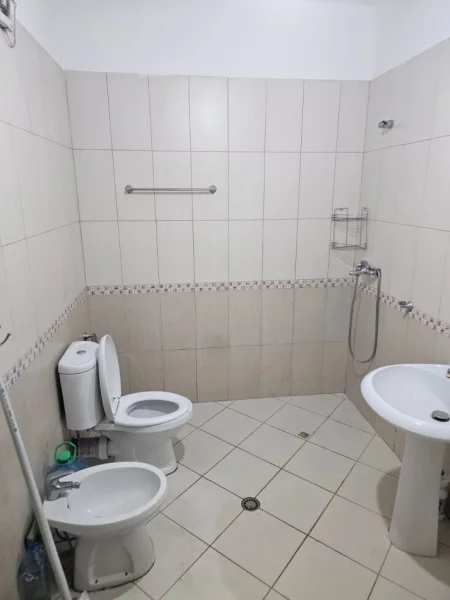 Tirane, jepet me qera apartament 1+1 Kati 3, 77 m² 400 € 