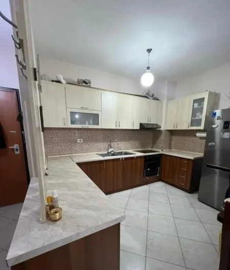 Tirane, jepet me qera apartament 1+1 Kati 3, 77 m² 400 € 