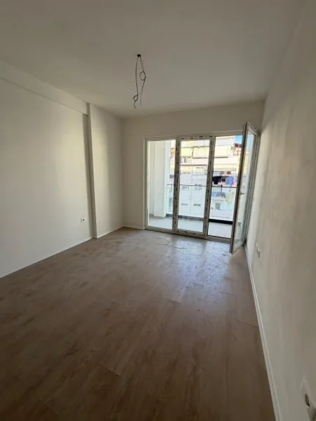 Tirane, shitet apartament 1+1+Ballkon , 68 m² 110.000 € (Kompleksi Molla, Astir)