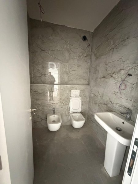 Tirane, shitet apartament 1+1+Ballkon , 68 m² 110.000 € (Kompleksi Molla, Astir)