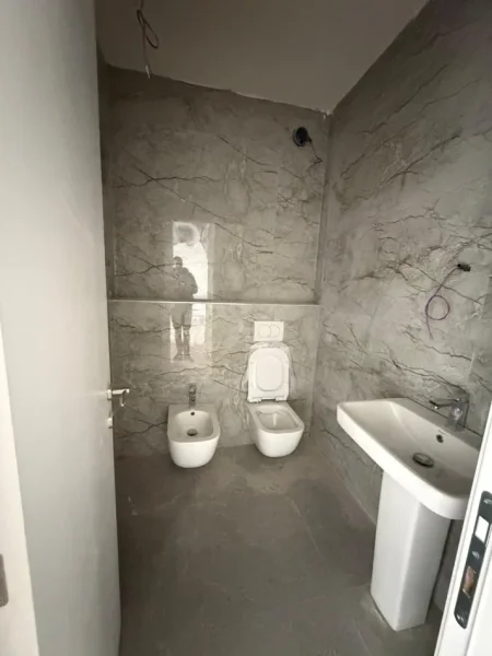 Tirane, shitet apartament 1+1+Ballkon , 68 m² 110.000 € (Kompleksi Molla, Astir)