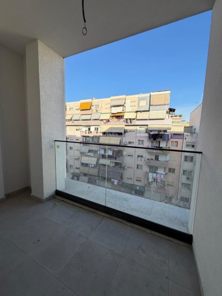 Tirane, shitet apartament 1+1+Ballkon , 68 m² 110.000 € (Kompleksi Molla, Astir)