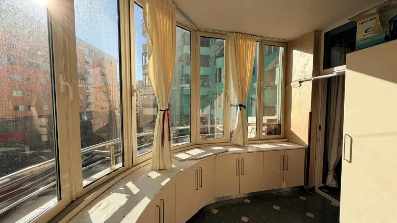 jepet me qera apartament 3+1 , 700 € (Perballe german computer)