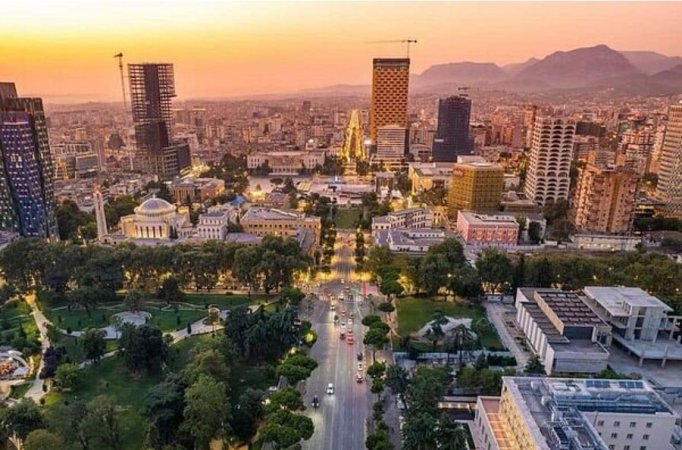 Tirane, shes apartament 2+1+Ballkon Kati 3, 70 m² 300.000 € (Bllok)