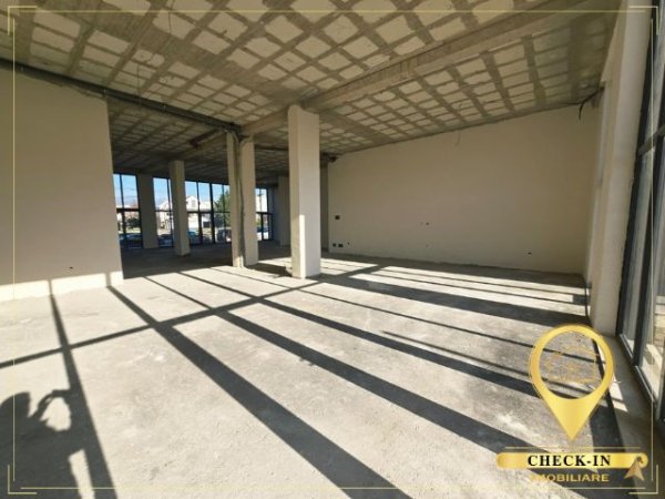 Tirane, shitet ambjent biznesi Kati 0, 270 m² 350.000 € (Rruga Industriale)