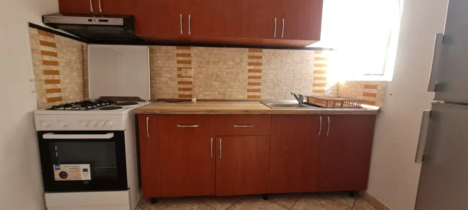 Tirane, jepet me qera apartament 1+1+Aneks+Ballkon Kati 4, 60 m² 500 € (Rruga Kosovareve)