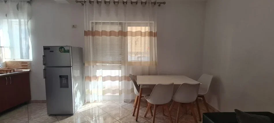 Tirane, jepet me qera apartament 1+1+Aneks+Ballkon Kati 4, 60 m² 500 € (Rruga Kosovareve)