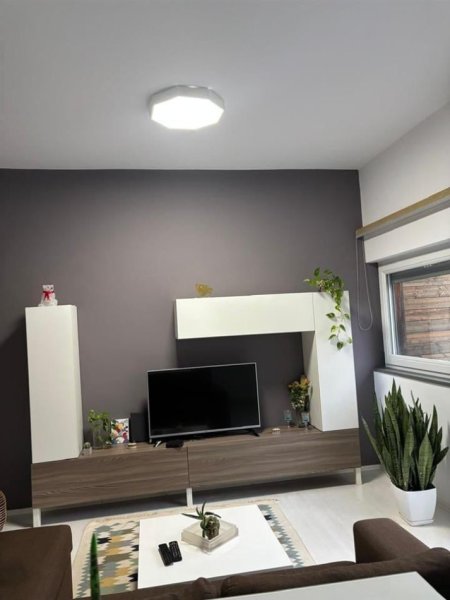 Tirane, jepet me qera apartament 1+1 Kati 3, 80 m² 600 € (Rruga Selite e Vjeter)