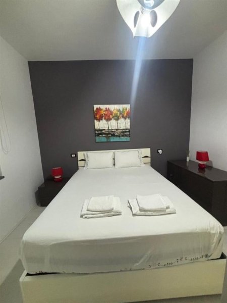 Tirane, jepet me qera apartament 1+1 Kati 3, 80 m² 600 € (Rruga Selite e Vjeter)